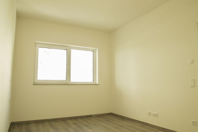 Neubau Erstbezug! Wunderschöne 3 ZW inkl. EBK, Balkon, TG-Stellplatz + Wallbox! – SZ