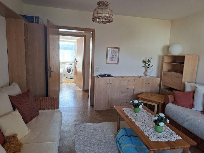 Sehr gepflegte 3-Zimmer-Wohnung mit Balkon, großem Kellerraum und Garage in ruhiger Wohnlage – Zimmer 1