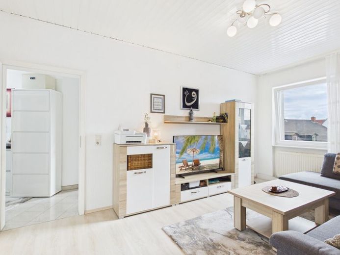Appartamento di 4 locali con balcone in condominio ben tenuto – Foto 1