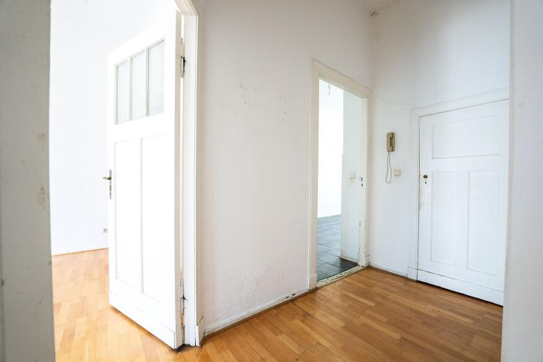 Provisionsfrei: Am Cosimaplatz in Friedenau, 2.5 Zimmer Altbau mit Balkon im 3.OG, Fernwärme – Der Flur
