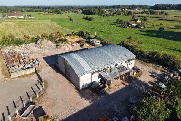 Приваблива та рідкісна комерційна площа в оренду в Schramberg Sulgen - ваше місце для зростання!