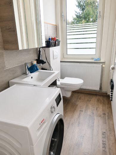 Renovated 4-room apartment with fitted kitchen, 120sqm – Bad 1