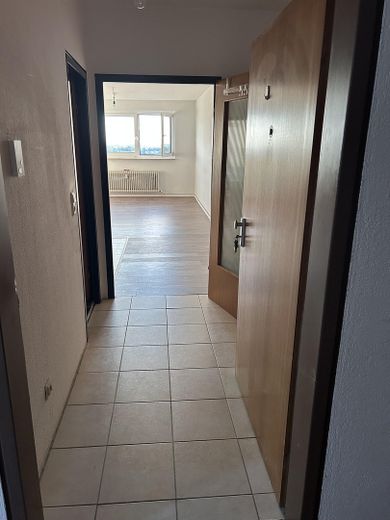 Provisionsfrei, modernisierte 2-Zimmer-Wohnung mit Skylineblick in Liederbach – Flur