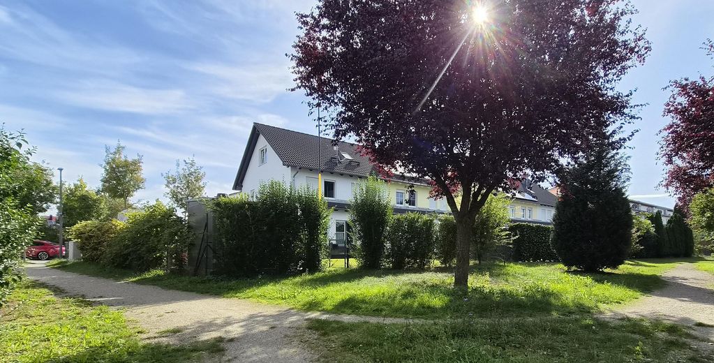 SENZA PROVVIGIONE! Ampia casa bifamiliare a Landshut-Wolfgang, su un lotto d’angolo con spazio per camper e altro. – Ansicht Nordwest
