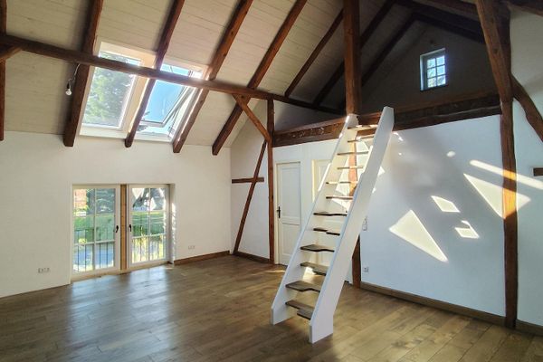 Luce e ampiezza – legno antico, argilla e fascino storico