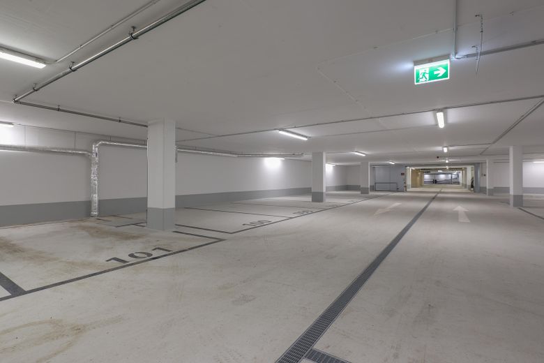 2 Zimmer Luxus Neubau - Einbauküche + Parkett - vom Eigentümer – Tiefgaragenstellplatz