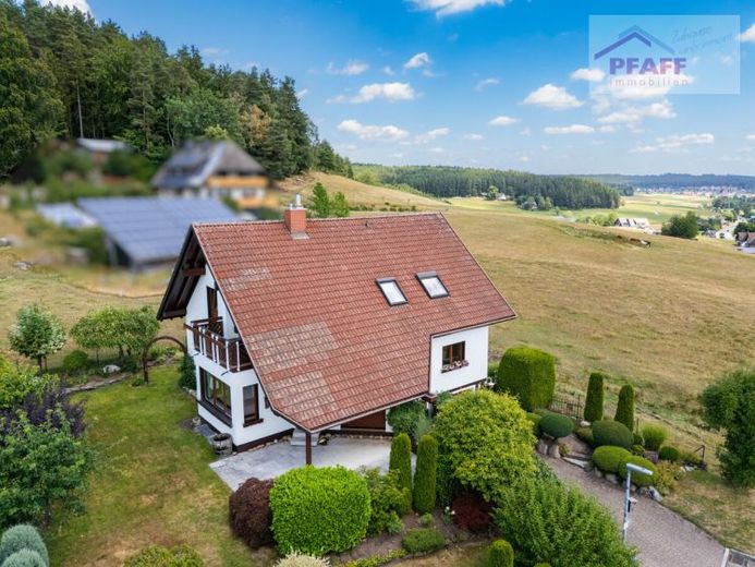 Zuhause ankommen in St. Georgen im Scheffelweg! Weber-Haus mit traumhaftem Garten, Garage + Küche – Foto 1