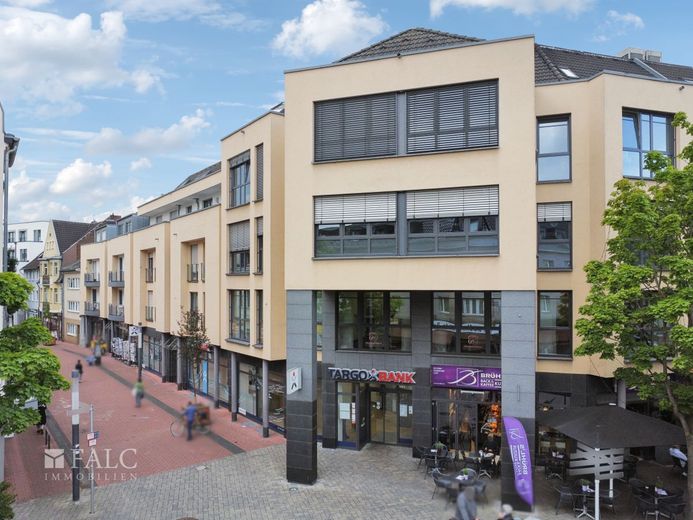 Viel Platz, viel Komfort - Gepflegte Maisonette-Wohnung samt Klimanlage im Herzen von Troisdorf! – Außenansicht