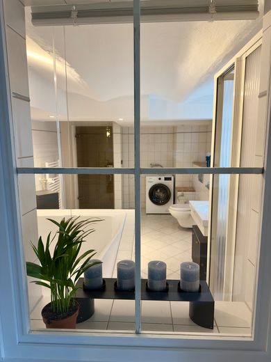 Voll ausgestattete helle Wohnung & Parkplatz im Souterrain mit Whirlpool & Garten – Foto 15