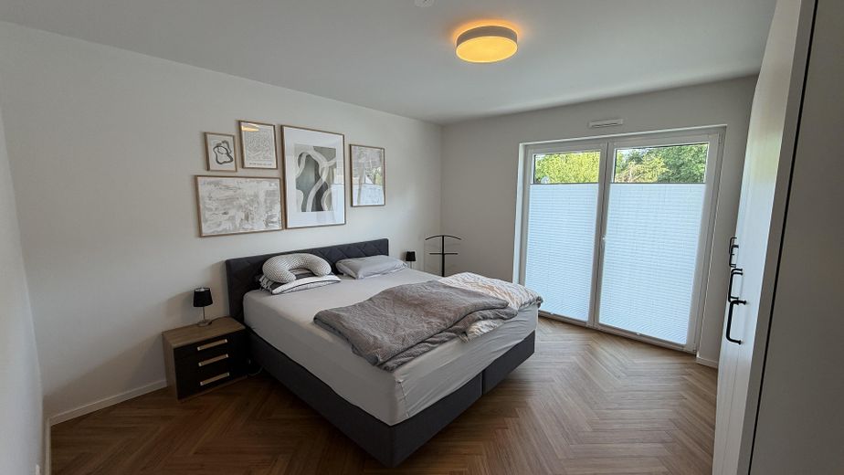 Yeni değerinde masif yapı ev (A+) – ısı pompası, tasarım mutfak ve Wallbox ile, Kulmbach – Schlafzimmer