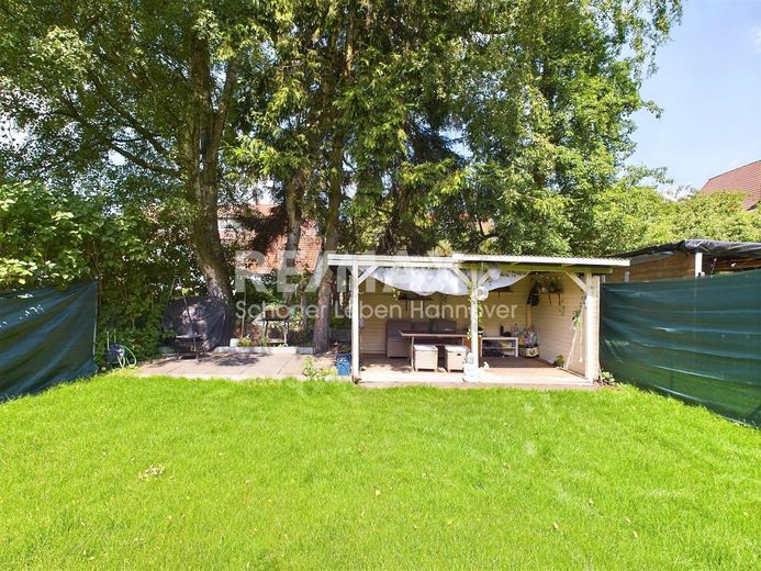 Lichtdurchflutete 3-Zimmer-Balkon-Wohnung im 2. OG mit grünem Rückzugsort – Garten