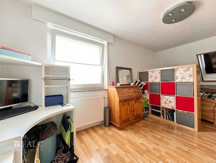 Ruheoase mit Weitblick: Lichtdurchflutetes Einfamilienhaus in Rheinnähe – Schlafzimmer