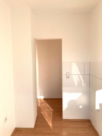 Schöne helle 2,5-Zimmerwohnung mit neuem Tageslichtduschbad und Süd-Westbalkon – Küche
