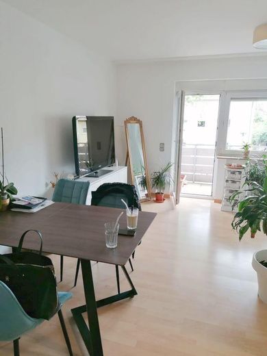 Appartamento molto bello e luminoso di 2 locali con balcone a sud, cucina attrezzata e posto auto a Regensburg – Foto 1