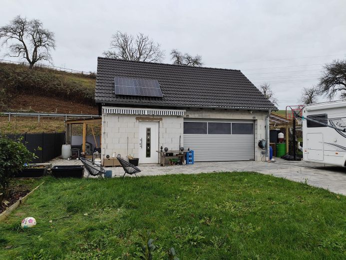 Garage mit Garten