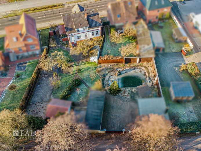 +++ Elegantes Zweifamilienhaus mit großem Garten, Badeteich inkl. Poolhaus +++ – Rückansicht II