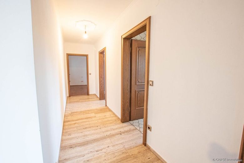 Hochwertiges Architekten-Ein-/Zweifamilienhaus mit Garten und Garagen - TOP-Wohnen in Rollshausen! – Flur Erdgeschoss