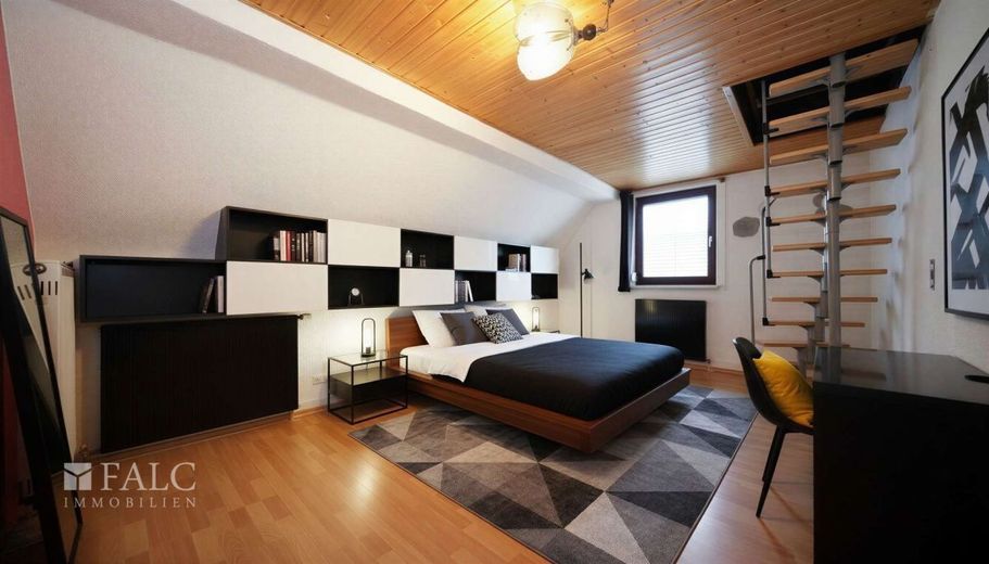Charmantes EFH auf mehreren Ebenen inkl. Garage und historischem Gewölbekeller - FALC Immobilien HN – Schlafzimmer 2.OG (Vis.)