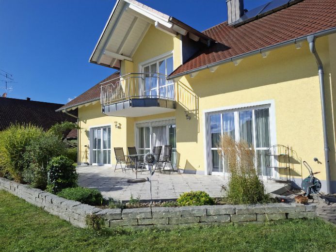 Repräsentatives Einfamilienhaus mit separaten Gewerbegebäude Werkstatt/Lagerhalle – Terrasse 