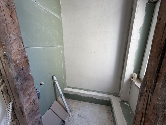*Erstbezug* Kernsanierte 3-Zimmer Altbau Wohnung mitten im Nordend mit EBK und Skylineblick – HWR mit Waschmaschinenanschlus