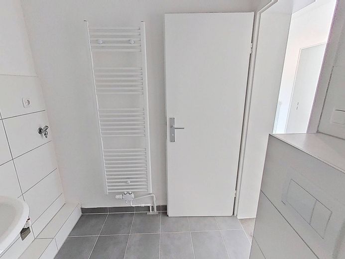 BIS ZU 3 NKM FREI: Schöne 3-Zimmer-Wohnung mit BALKON und intelligentem Grundriss in Kappeln-Ellenberg – Ansicht II: Bad