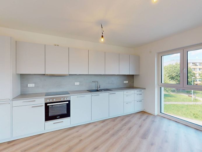 OFERTA DESTACADA: ¡Piso de ensueño de 3 habitaciones con BALCÓN y moderna COCINA AMUEBLADA en el BERGQUARTIER de Magdeburgo! – Einbauküche