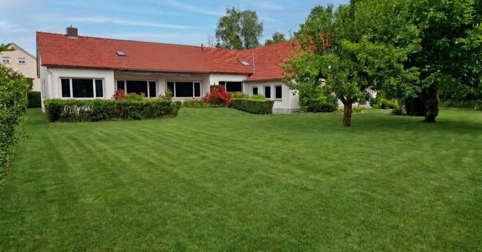 NEU - Saniertes Einfamilienhaus mit sehr viel Platz, Südgarten – Südgarten