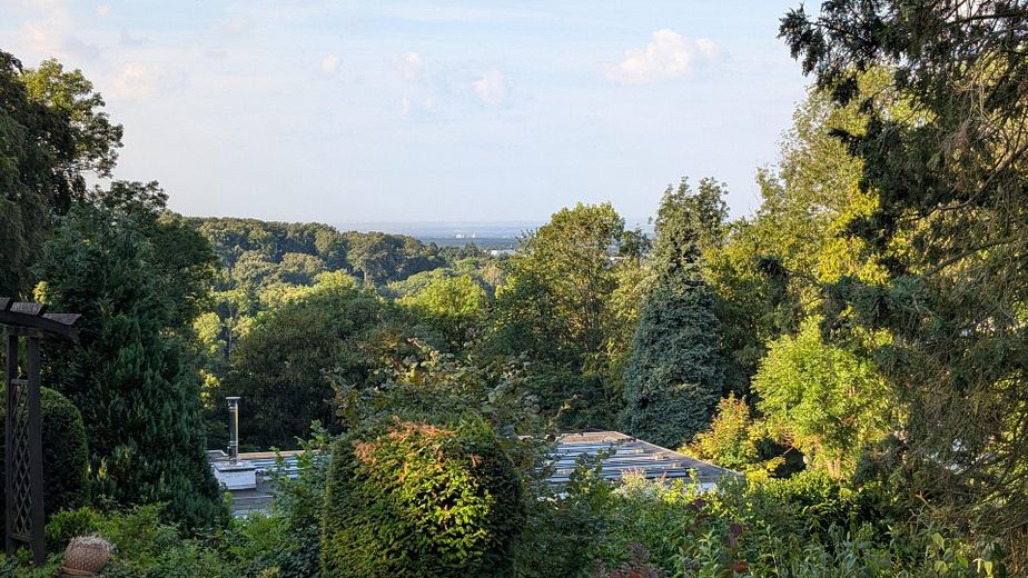 Komisyonsuz: 2023 yeni yapı, A, 178 m² yaşam/kullanım alanı, 1–2 birim, BGL, uzak manzara, şehir merkezine yakın, fotovoltaik sistem ve klima – Fernblick ins Grüne
