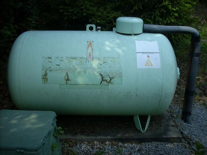 Einzigartige Lage! Freistehendes Einfamilienhaus am Waldesrand – LPG Tank