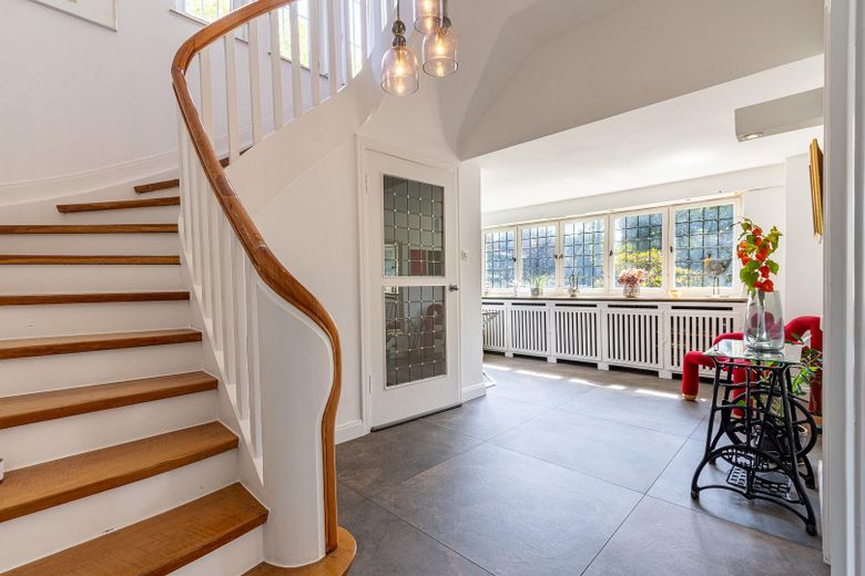 Hochwertiges Einfamilienhaus, 228 Wohnfl., 3 Etg., 5 Schlz., Terrasse, 2 Balkone, 3 Bäder & Sauna – फोटो 12