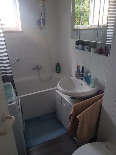 Stadtnahe 2 Zimmerwohnung in ruhiger Lage – Badezimmer