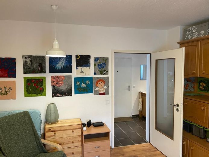 Gepflegte 2 Zimmer Wohnung im Zentrum von Homburg zu verkaufen – Wohnzimmer