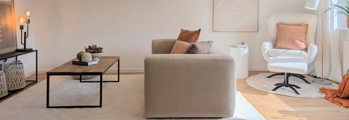 Licht 3-kamerappartement, volledig gerenoveerd, met balkon bij het stadspark en parkeerplaats in de ondergrondse garage – Wohnzimmer