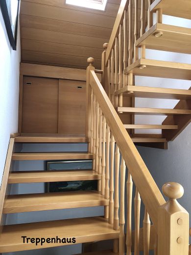 Twee-gezinswoning in een rustige woonomgeving – Treppenhaus