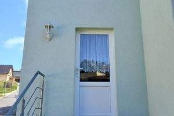 Casa bifamiliar en el Erzgebirge – gran terreno – mucho potencial