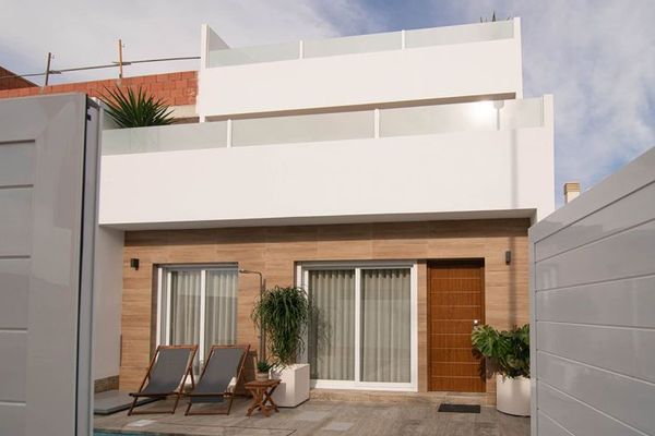 Reihenhäuser mit 3 Schlafzimmern, 2 Bädern, Dachterrasse und Privatpool