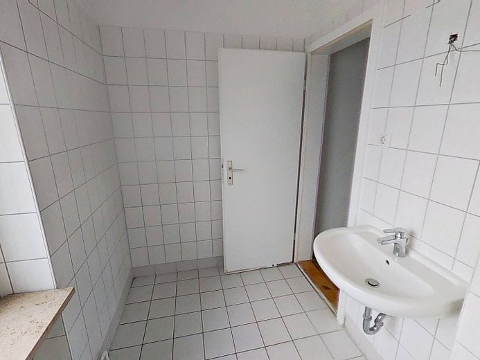 Perfetto per una coppia: appartamento con 3 locali, BALCONE e CUCINA ARREDATA – Ansicht II: Bad