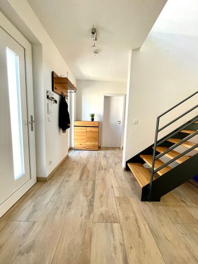 Neuwertiges und modernes Haus in Traumlage – Foto 23