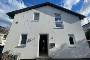 Sonderpreis befristet; attraktives KfW 70 Haus, Wärmepumpe, direkt vom Eigentümer, – Hauseingang
