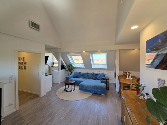 Apartamento ático de alta calidad de 3½ habitaciones, sin comisión y sin intermediario, con posibilidad de ampliación en el desván – Foto 1