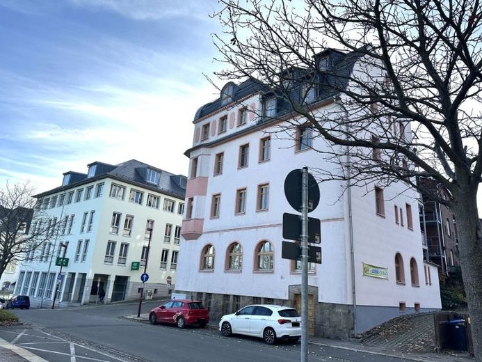 Zentrumsnahe Büroeinheit mit 6 Stellpl., Teeküche & Gäste-WC in Auerbach/V.! Leerstand! – Foto 1