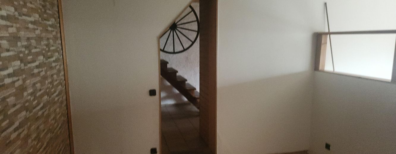 EG Zimmer Blick Treppe