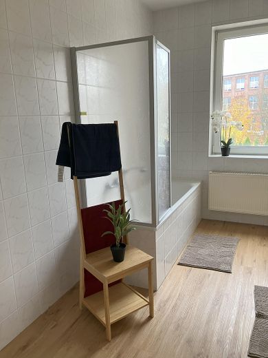 2–Raumwohnung - Tierfreundliche Vermieter/ Hundefreundliche Lage – Bad 2