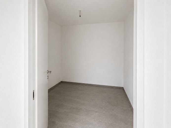 Erstbezug: A+ Neubau-Reihenhaus mit 6 Zimmern, Premiumküche, PV-Speicher & Garten – Keller-Abstellraum