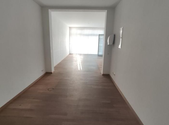 Laden- oder Bürofläche (zentral gelegen) – Fitnessraum mit Sportfläche Bild 3