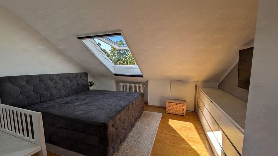 Ruhig & bahnhofsnah: Vermietete 3 ZW mit Garage & Ost-Balkon in Norsingen – Zimmer 2