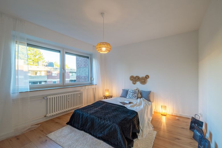 Leere, provisionsfreie und helle 3-Zi.-Whg. mit Balkon und Stellplatz – Schlafzimmer