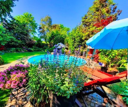 Freistehendes Einfamilienhaus mit massiv erbautem Atelier – Garten mit Pool