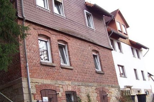 Односімейний будинок із гаражем