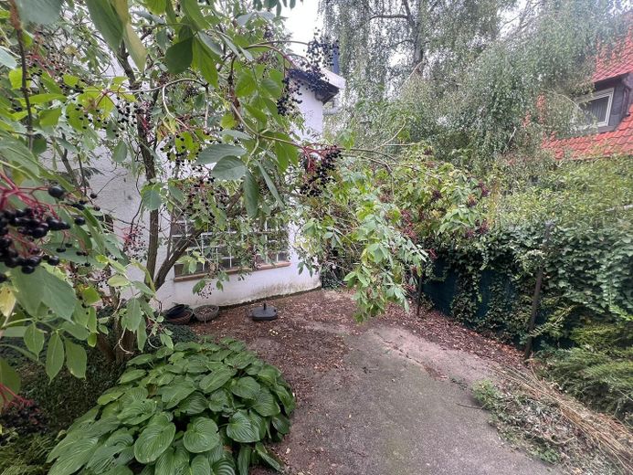 charmante Erdgeschoßwohnung mit kleinem Garten – Garten